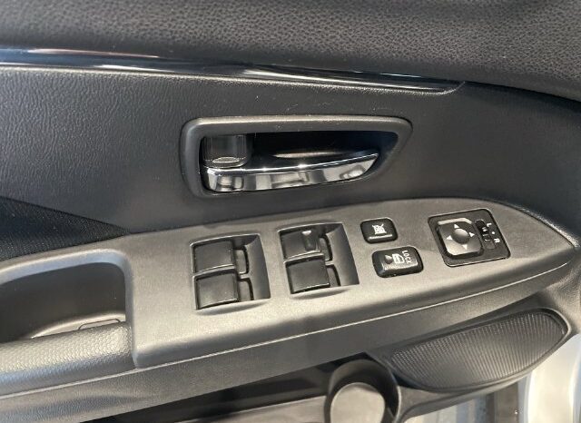 
								Mitsubishi Outlander Sport full									