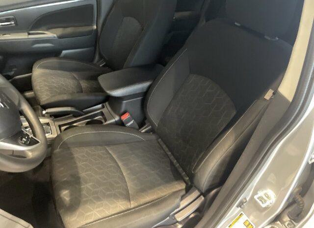 
								Mitsubishi Outlander Sport full									