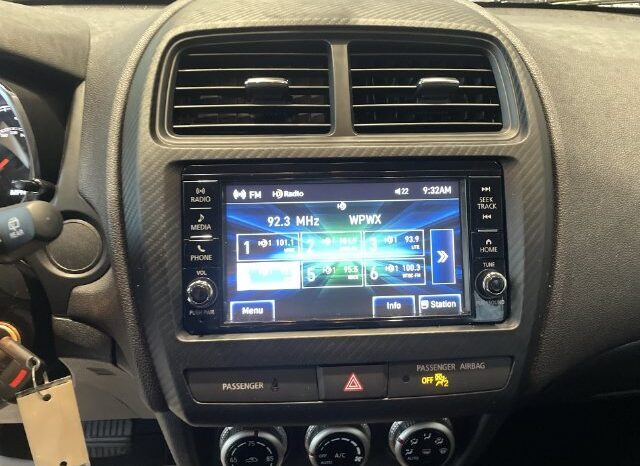 
								Mitsubishi Outlander Sport full									