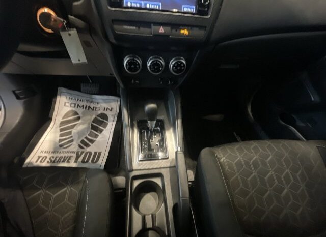 
								Mitsubishi Outlander Sport full									