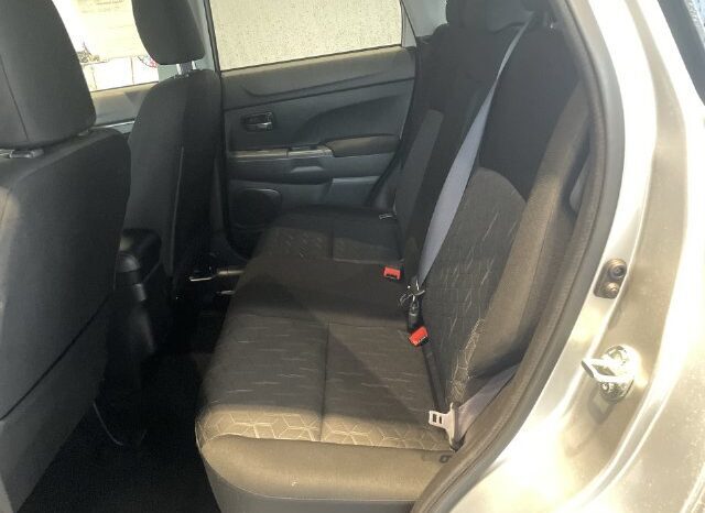 
								Mitsubishi Outlander Sport full									