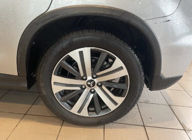 
								Mitsubishi Outlander Sport full									