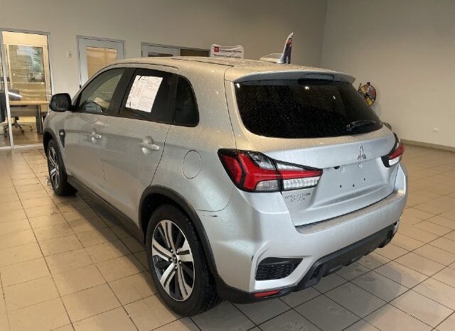 
								Mitsubishi Outlander Sport full									