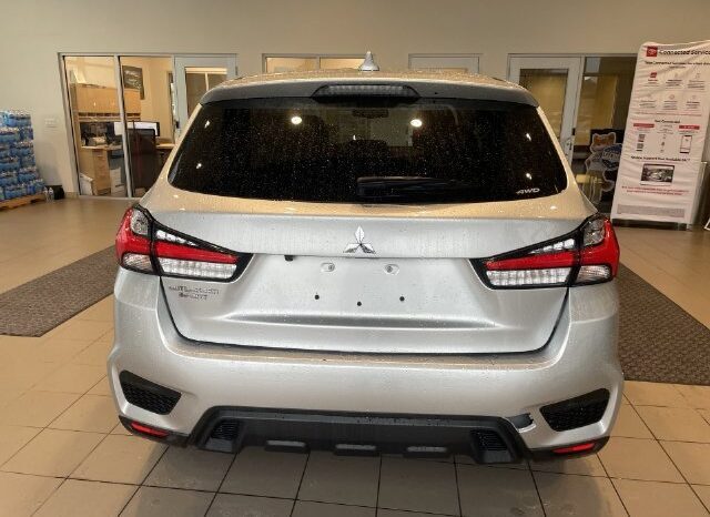 
								Mitsubishi Outlander Sport full									