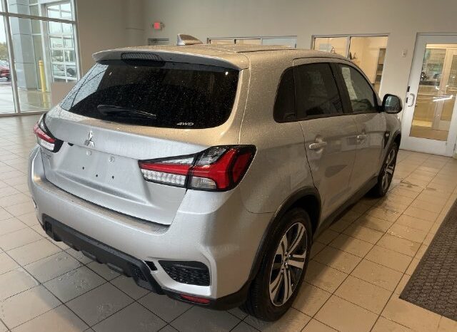 
								Mitsubishi Outlander Sport full									