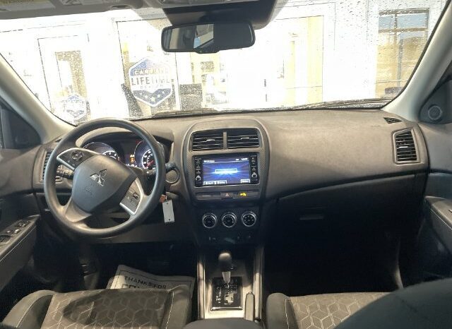 
								Mitsubishi Outlander Sport full									
