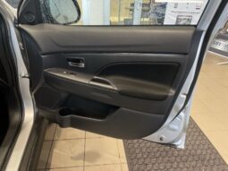 
										Mitsubishi Outlander Sport full									