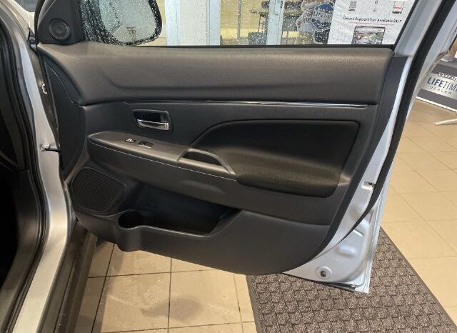 
								Mitsubishi Outlander Sport full									