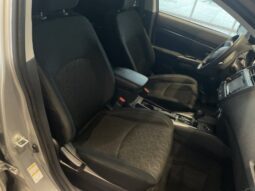 
										Mitsubishi Outlander Sport full									