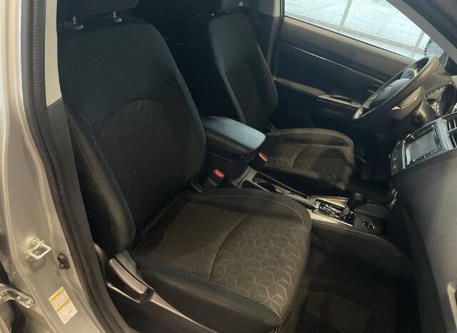 
								Mitsubishi Outlander Sport full									
