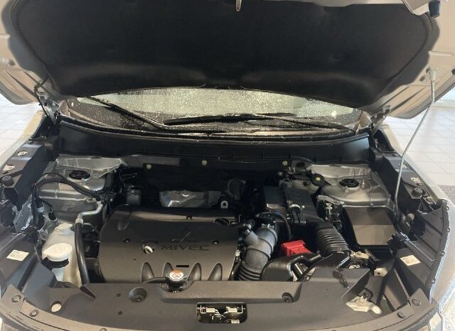 
								Mitsubishi Outlander Sport full									