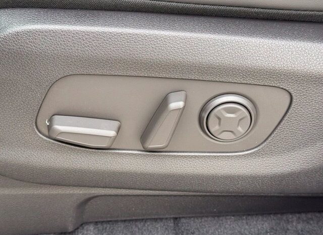 
								Kia Carnival Hybrid full									