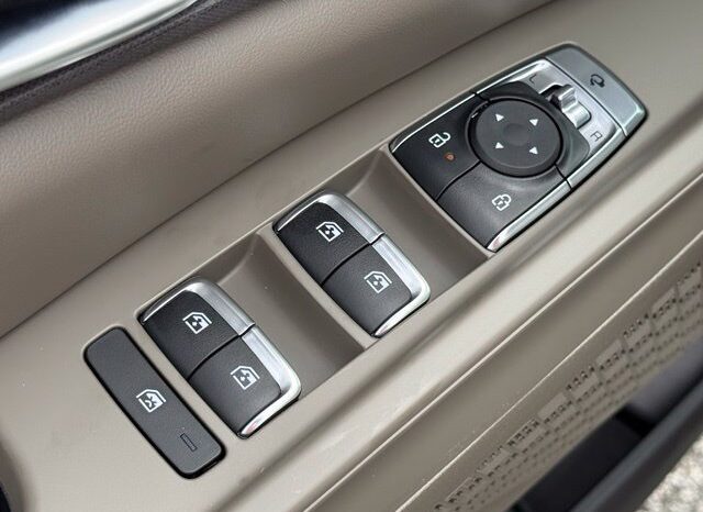 
								Kia Carnival Hybrid full									