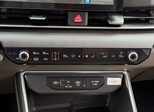 
								Kia Carnival Hybrid full									