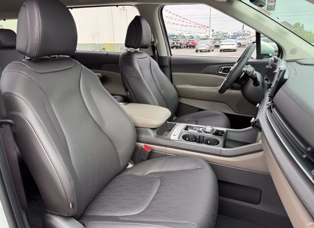 
								Kia Carnival Hybrid full									