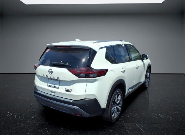 
								Nissan Rogue full									