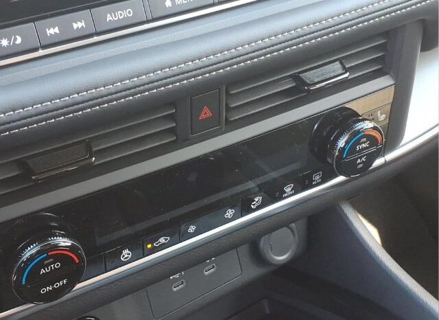 
								Nissan Rogue full									