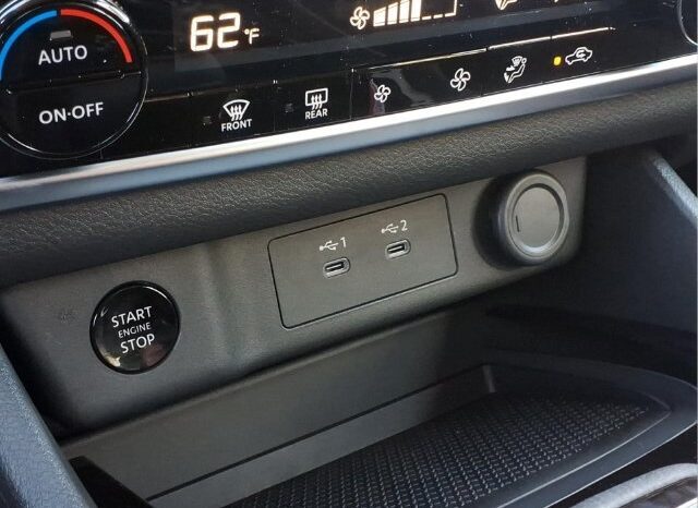 
								Nissan Rogue full									