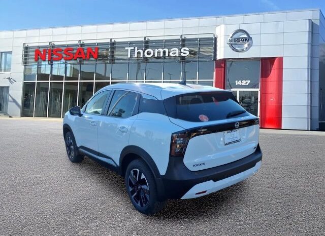 
								Nissan Kicks full									
