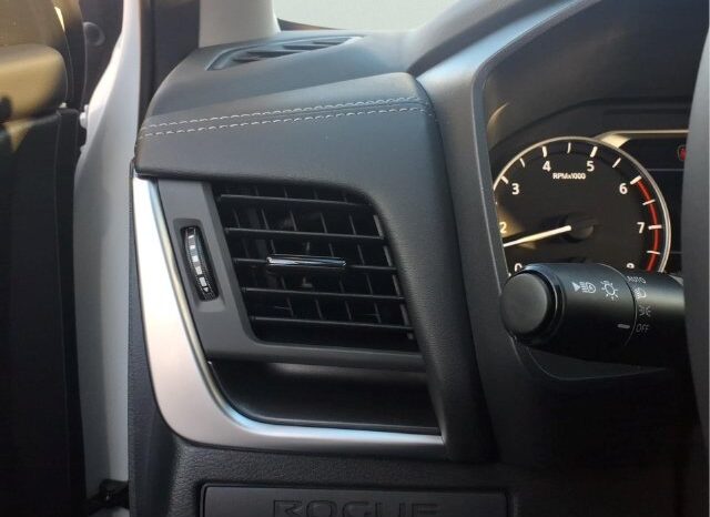 
								Nissan Rogue full									