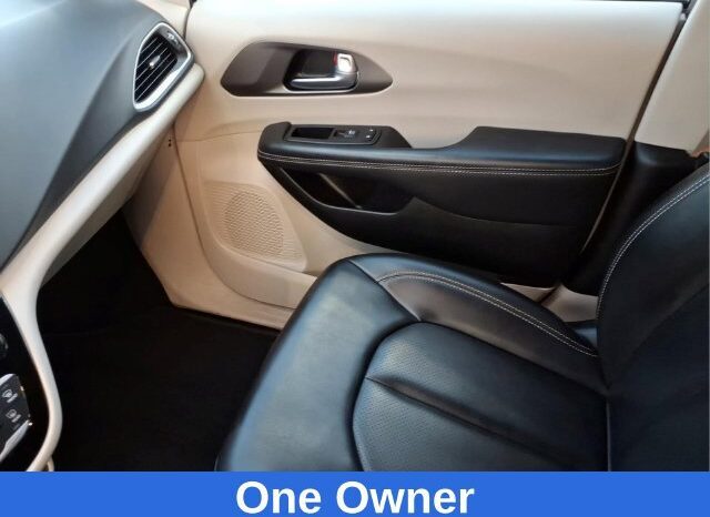 
								Chrysler Pacifica full									
