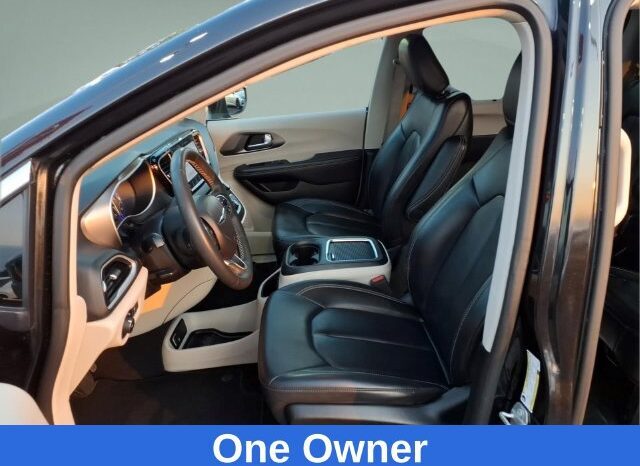 
								Chrysler Pacifica full									