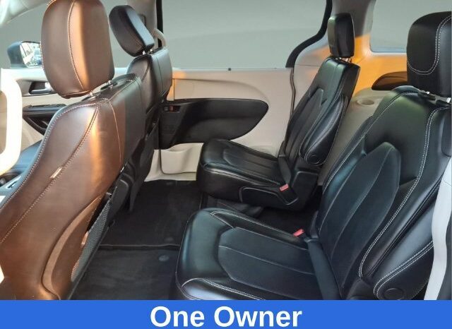
								Chrysler Pacifica full									
