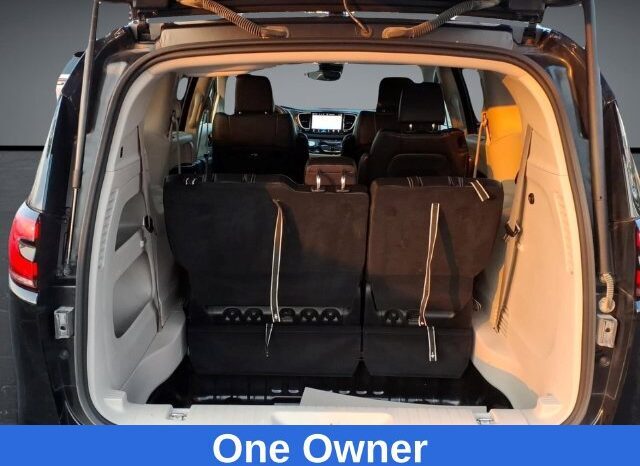 
								Chrysler Pacifica full									