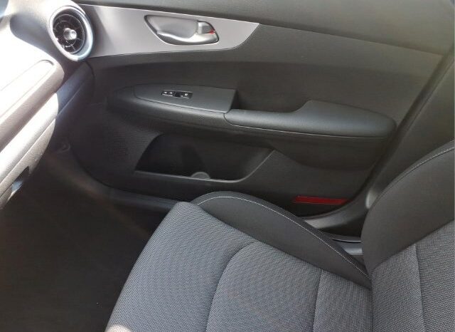 
								Kia Forte full									