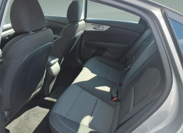 
								Kia Forte full									