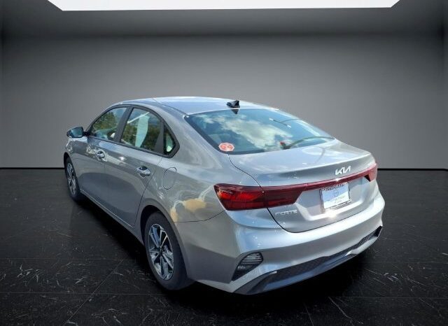 
								Kia Forte full									