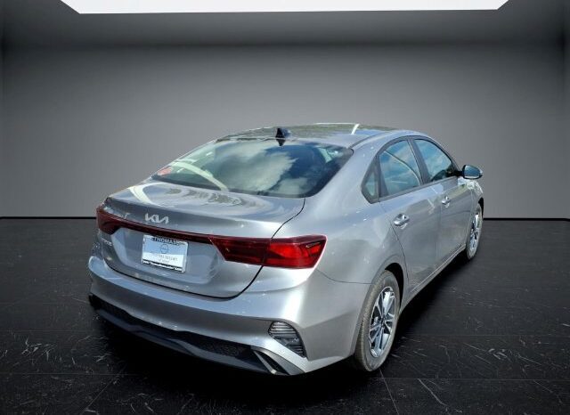 
								Kia Forte full									