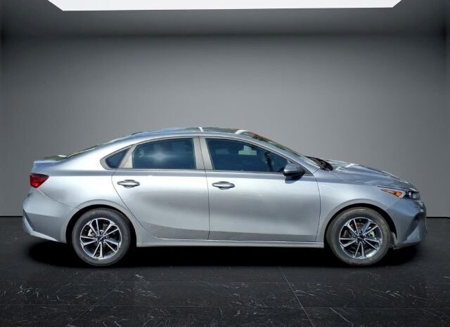 
								Kia Forte full									
