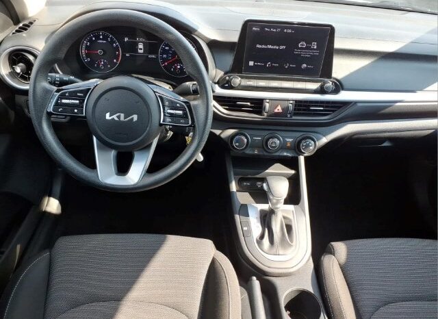 
								Kia Forte full									